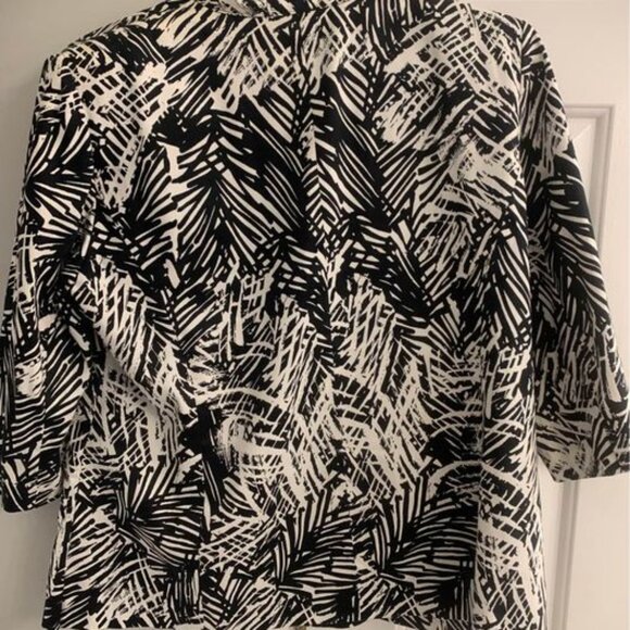 Women’s Size 1X Black and White 3/4 Sleeve Notations Jacket - Picture 2 of 6